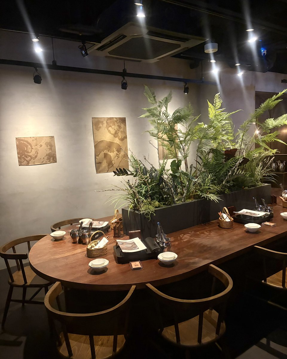 gourmet_nagoya's tweet photo. 名古屋駅前にオープンしたキノコ料理専門店『裏の山の木の子』

種類豊富なきのこ火鍋、えのきフライなどをおしゃれ空間で味わうことができます https://t.co/D7G2y7rkLJ