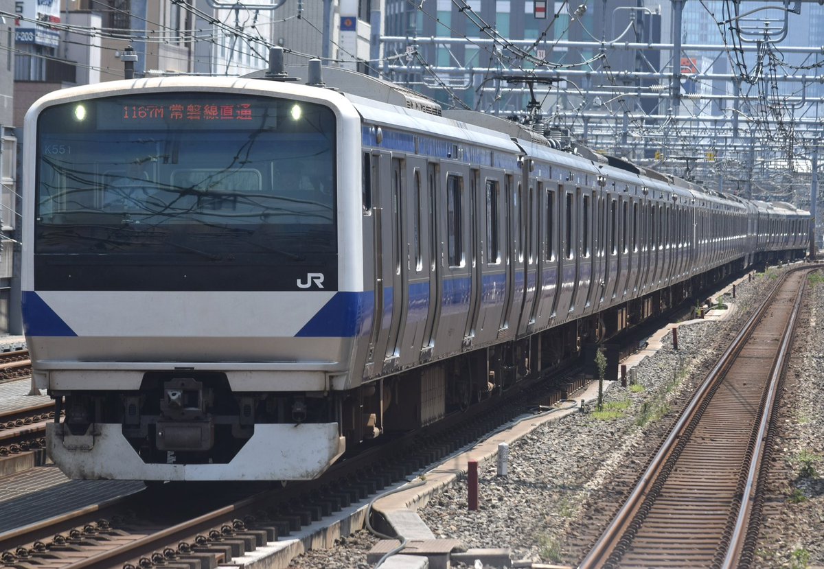 657K1_Hitachi's tweet photo. ・1167M
E531系3000番台 K551編成＋K413編成
・1169M
E531系K454編成＋K405編成
土浦以南に滅多に来ない子と531では少数派の川崎製のコンビが続けて走ってたので撮影。
2026.8.2 御徒町 https://t.co/oGWKBl5kMS
