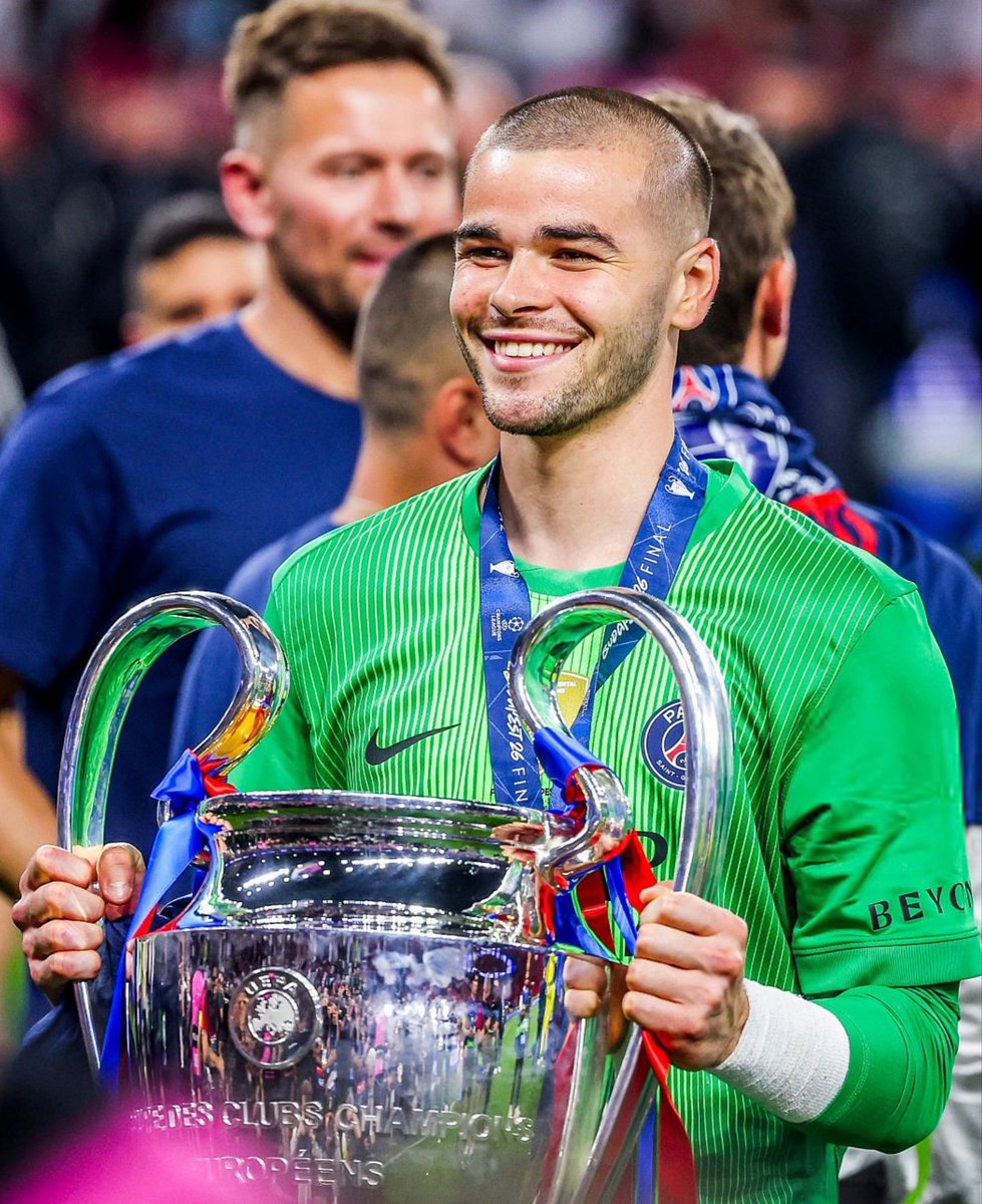 bitefootball2's tweet photo. 🚨 𝗟𝗘 𝗣𝗦𝗚 𝗔 𝗥𝗘𝗖̧𝗨 𝗨𝗡𝗘 𝗢𝗙𝗙𝗥𝗘 𝗗𝗨 𝗥𝗔𝗦𝗦𝗘𝗠𝗕𝗟𝗘𝗠𝗘𝗡𝗧 𝗡𝗔𝗧𝗜𝗢𝗡𝗔𝗟 𝗣𝗢𝗨𝗥 𝗟𝗨𝗖𝗔𝗦 𝗖𝗛𝗘𝗩𝗔𝗟𝗜𝗘𝗥 🇫🇷 ! 🧤💙❤️

🗞 @NicoSchira https://t.co/cWM93K5sVM