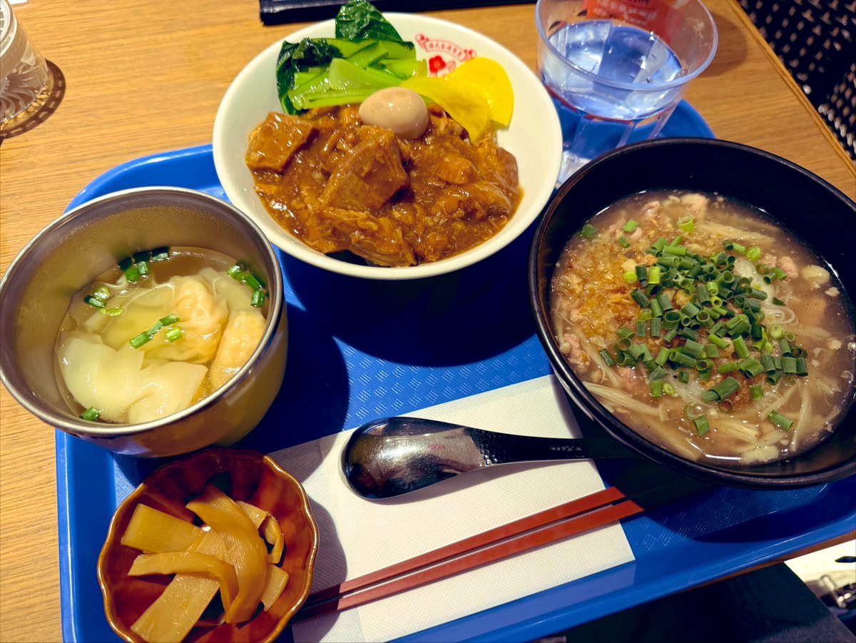 sera89261's tweet photo. 夕食
かなり体力は限界だけどお腹は空いたからたまたま見つけた台湾料理のお店で食事！！
初めてパパイヤミルクも飲んだ😋 https://t.co/WhDjeUuLBw
