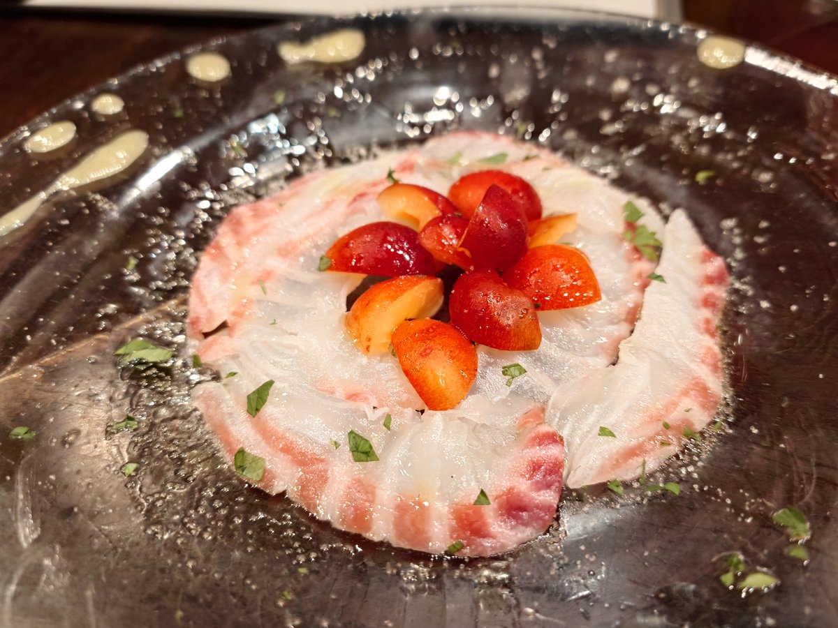 mireipanda's tweet photo. とてもとても好きなお店で、常連さんにワインとウイスキーロックをいただきましたの。 https://t.co/VILFKzrvyc