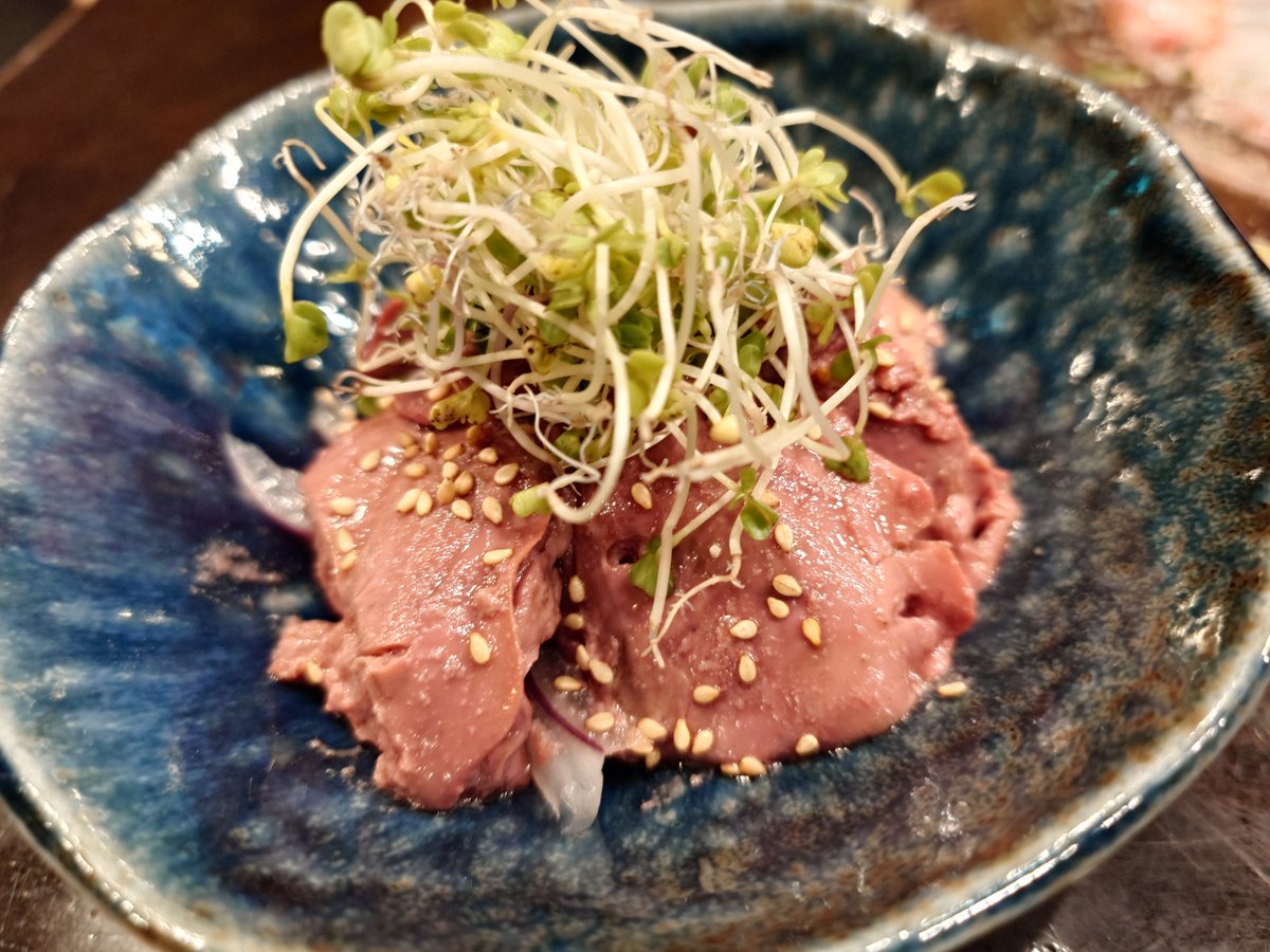 mireipanda's tweet photo. とてもとても好きなお店で、常連さんにワインとウイスキーロックをいただきましたの。 https://t.co/VILFKzrvyc