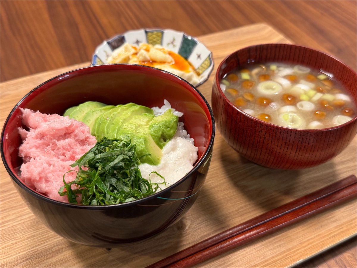 dcpn_cooking's tweet photo. まぐあぼとろ丼 https://t.co/NWikdo4fmk