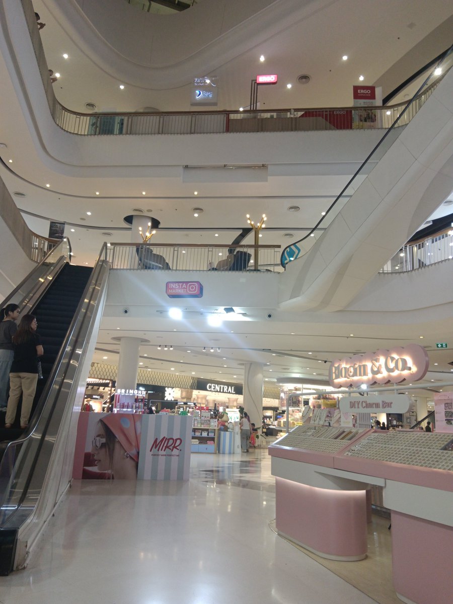 SkulSow76368's tweet photo. มาที่นี้ซะงั้นคนแก่เกินห้าง https://t.co/Rh5x4xsLbe