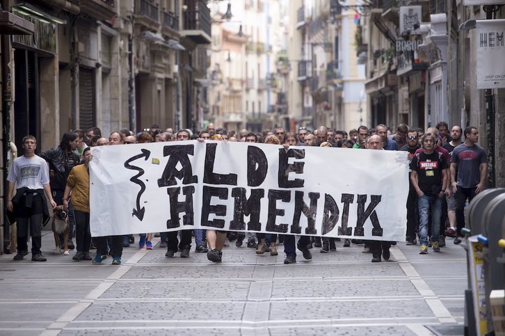 baskdefenders's tweet photo. @vox_vizcaya Faxistak ez dira ongi etorriak Euskal Herrian! #AldeHemendik #Ospa #HemendikAt #FanHemendik #FCKVOX #FCKSPN https://t.co/tWQBhCmHc4