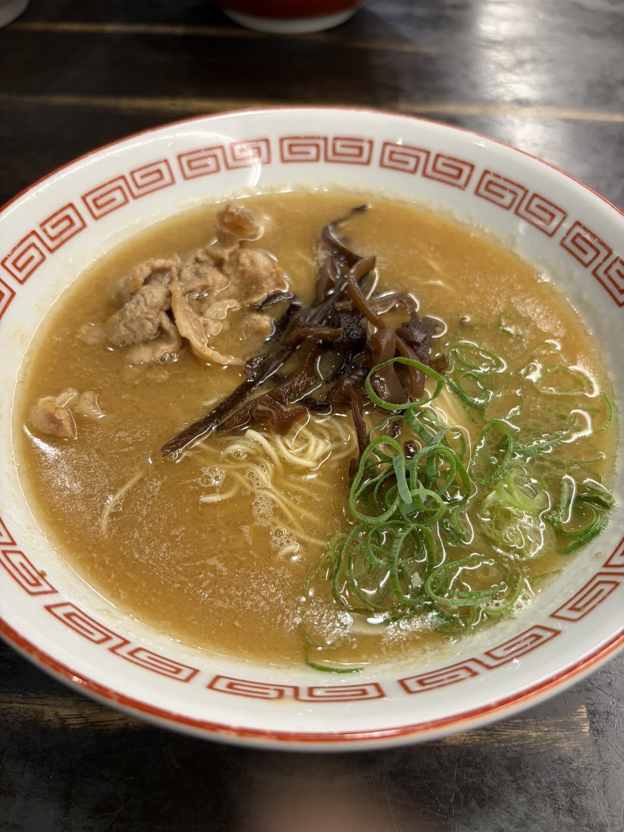 naruha18's tweet photo. ラーメン屋はちゃんと行きましたおいしかった🍜 https://t.co/ezY333hYLO