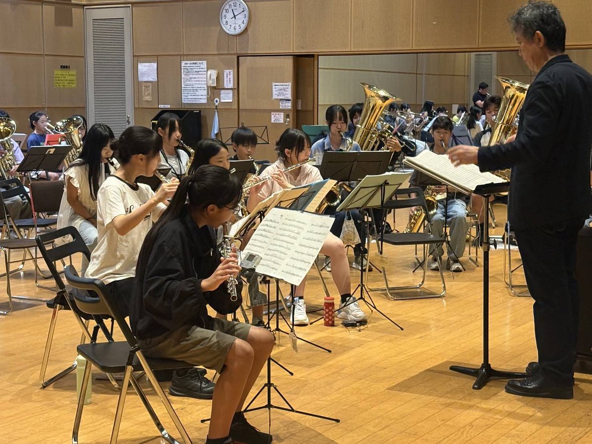 fjwo1984's tweet photo. いよいよ8月に突入！
今日も団員の子どもたちと講師陣で力を合わせて練習に取り組みました！
再来週からの夏合宿に向けても準備しました✨
音楽の力で熱い夏を乗り切るぞー！おー！！！💪 https://t.co/blYdvjCLBo