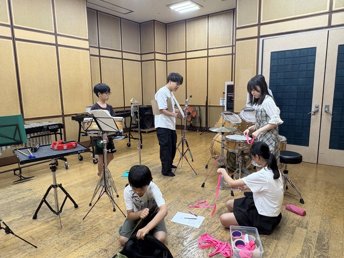 fjwo1984's tweet photo. いよいよ8月に突入！
今日も団員の子どもたちと講師陣で力を合わせて練習に取り組みました！
再来週からの夏合宿に向けても準備しました✨
音楽の力で熱い夏を乗り切るぞー！おー！！！💪 https://t.co/blYdvjCLBo