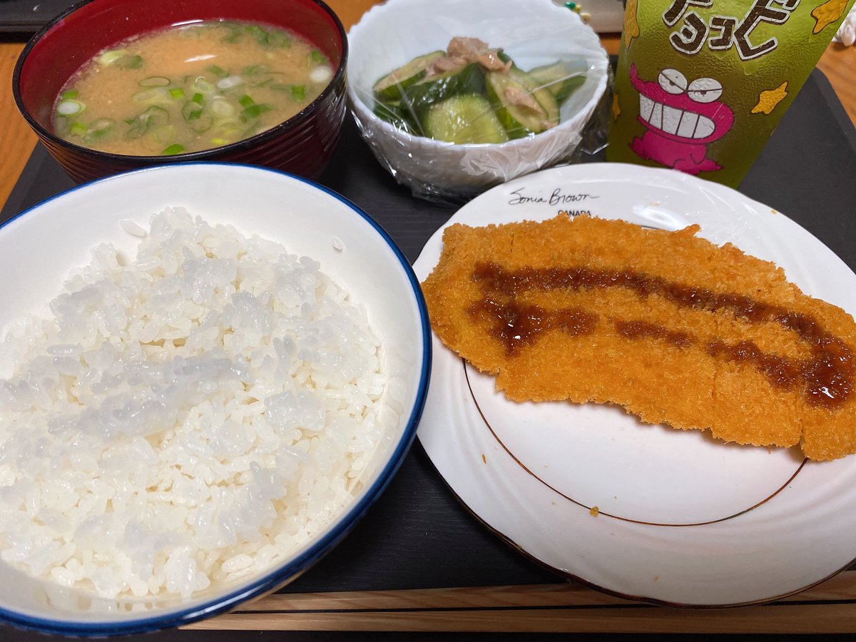 leaerg's tweet photo. こんなご飯が食べたいです https://t.co/MxKLsPoWuS