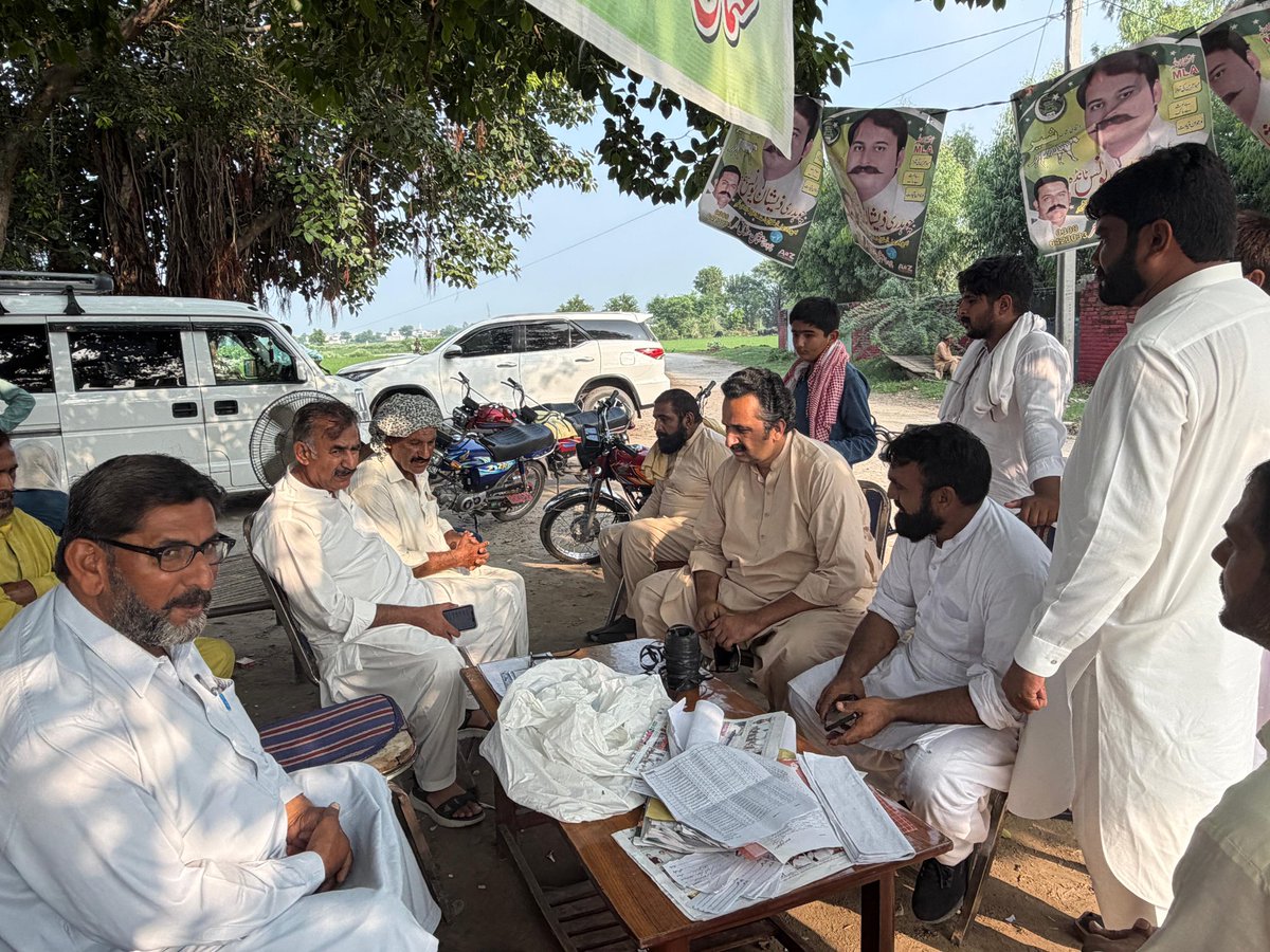 AdilBukshPK's tweet photo. الیکشن ڈے ایل اے 38 جموں 5
سابق ایم پی اے چوہدری عادل بخش چٹھہ نے ڈھپئی مہتاب سنگھ میں پولنگ اسٹیشن کا دورہ کیا
#PP36 #TeamABC #PMLN https://t.co/771R4iouog