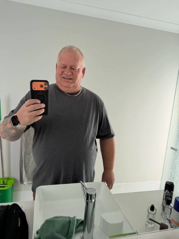 atzn65's tweet photo. How much for FaceTime?? https://t.co/rseRQkga0y
