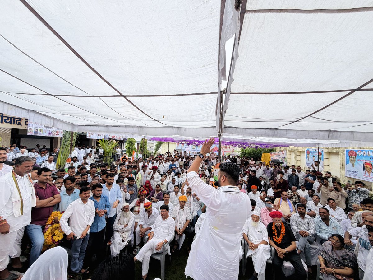 ShivprakashGjr's tweet photo. राजस्थान प्रदेश कांग्रेस कमेटी के आह्वान पर आज पंचायती राज एवं निकाय चुनावों की आगामी तैयारियों को लेकर श्रीनगर, पीसांगन व नसीराबाद ब्लॉक/नगर कांग्रेस कमेटी तथा जिला कांग्रेस कमेटी, अजमेर ग्रामीण की महत्वपूर्ण संगठनात्मक बैठक आयोजित की गई।

इस बैठक में आगामी चुनावों की रणनीति, बूथ स्तर पर मजबूती और जन-जन तक कांग्रेस की नीतियों को पहुंचाने को लेकर विस्तार से चर्चा हुई। एकजुटता और पूरी ताकत के साथ मैदान में उतरकर हम इन चुनावों में ऐतिहासिक विजय प्राप्त करेंगे और जनता के अधिकारों की रक्षा करेंगे।

इस दौरान जिला प्रभारी श्री चेतन डूडी जी, अजमेर देहात जिला अध्यक्ष व विधायक डॉ. विकास चौधरी जी, पूर्व मंत्री श्रीमती नसीम अख्तर इंसाफ़ जी, डेयरी अध्यक्ष श्री रामचन्द्र चौधरी जी, नसीराबाद विधानसभा प्रभारी श्री मोहम्मद इक़बाल जी, पूर्व विधायक श्री महेंद्र गुर्जर जी, पूर्व विधायक श्री रामनारायण गुर्जर जी सहित ब्लॉक अध्यक्ष, नगर कांग्रेस अध्यक्ष, युवा कांग्रेस, समस्त नवनियुक्त पदाधिकारी एवं वरिष्ठ कांग्रेसजन उपस्थित रहे।

📍 श्री यादें वाटिका पीसांगन, नसीराबाद।

 @SachinPilot @GovindDotasra 
@INCRajasthan