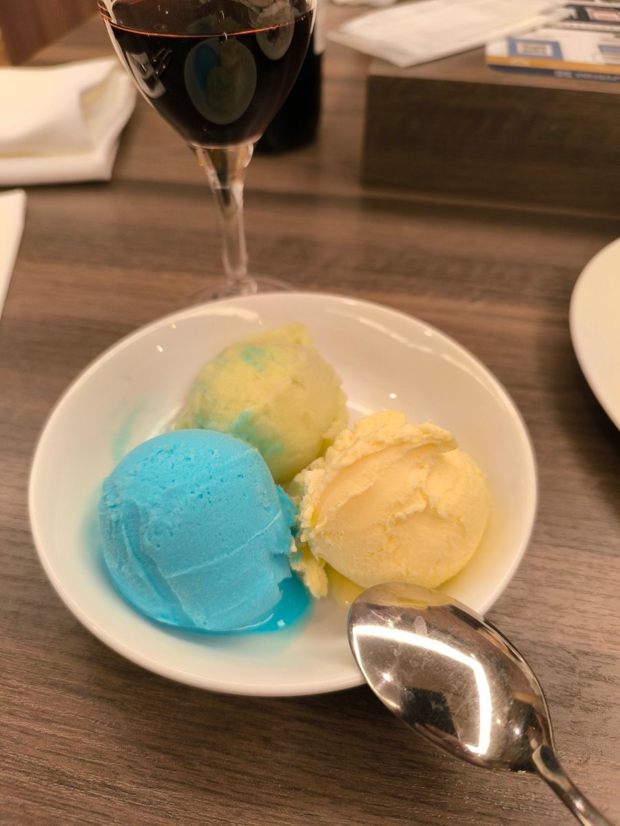 cyanya's tweet photo. インターナショナルガーデンホテル成田のAVANTIでディナー。プラン込みでお得にいただきましたー。安定のおいしさ!
目玉のスイカ、梨。桃まであってうれしい。今回は飲み放題をやめてボトル一本をじっくりたのしむ。 https://t.co/L5BfcLK95k