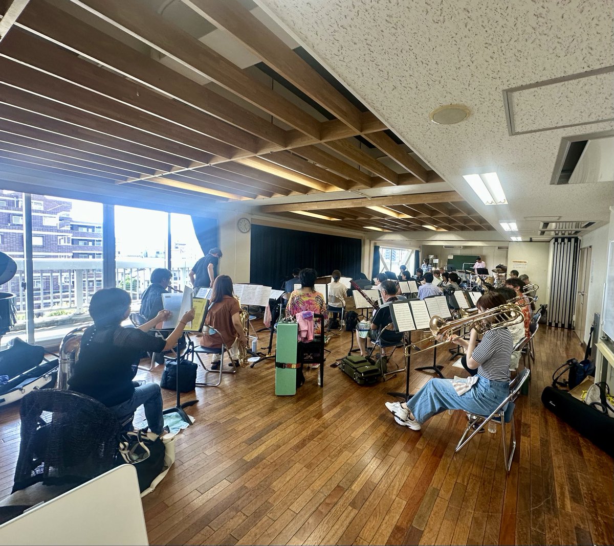 Ludi_Wind's tweet photo. 8月最初の練習でした🌻
本日は2部を中心に「交響組曲」機動戦士Ζガンダムを練習しました🎺

ルディ、行きまーす！

…実はまだ見たことがなく念のため調べたらアムロはΖガンダムには乗ってないので、アムロ、行きまーす！に掛けた僕の文章は恥ずかしい事だと知って焦っています。

#吹奏楽 https://t.co/ckhYO6OjKx