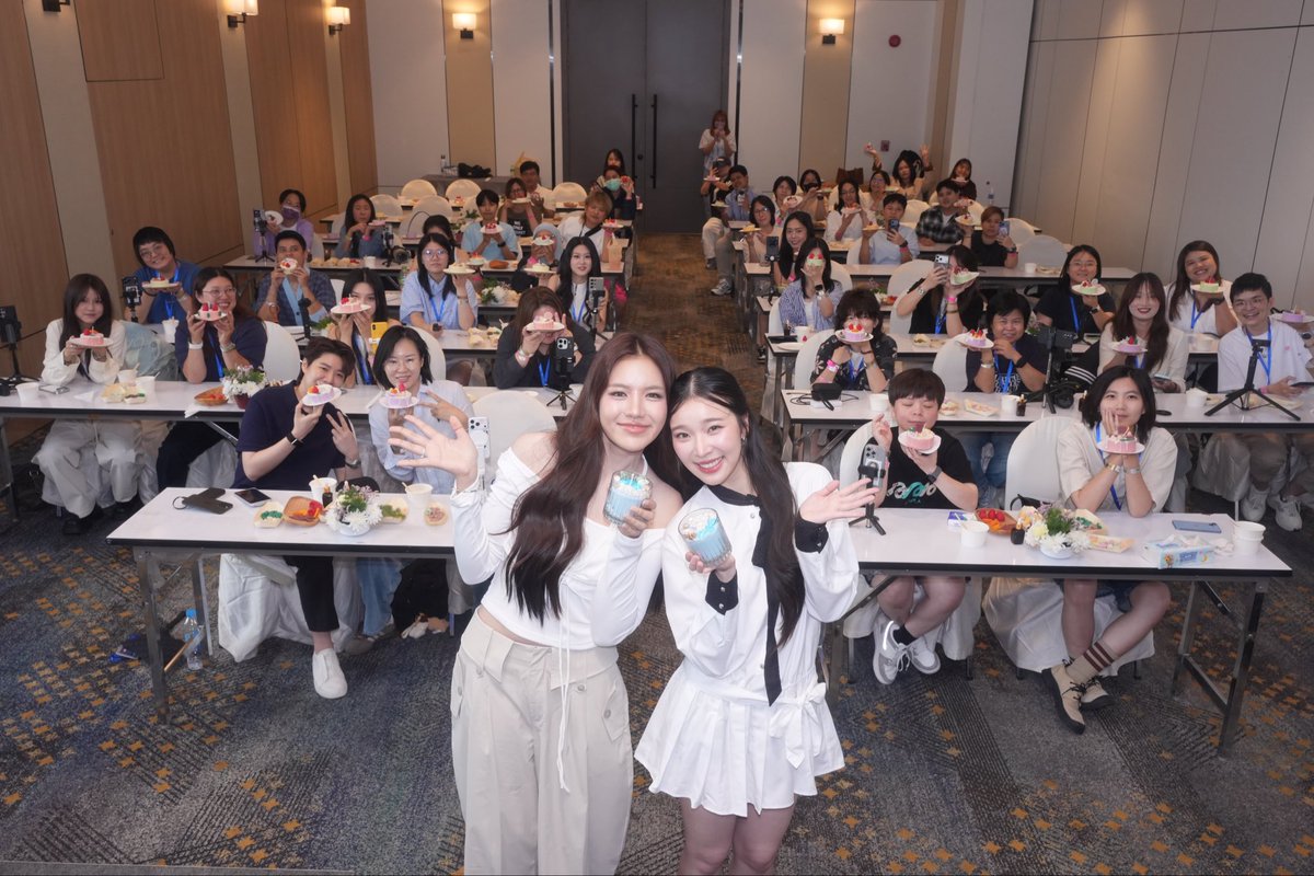 OCEANSTAR_Ent's tweet photo. ภาพบรรยากาศในงาน ค้าบ✨
#miephat #ayaorapan #MieAya #PlasA https://t.co/vOmmoNlcFv