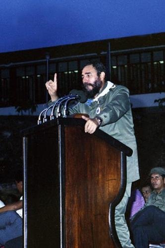 ACN_Cuba's tweet photo. 🇨🇺 | De Fidel, su inagotable legado 

  🗣️ "Esta no es una Revolución de fuerza, sino de razón y de corazón".

#CubaEstáFirme #100AñosConFidel https://t.co/gyaDsGTdw0