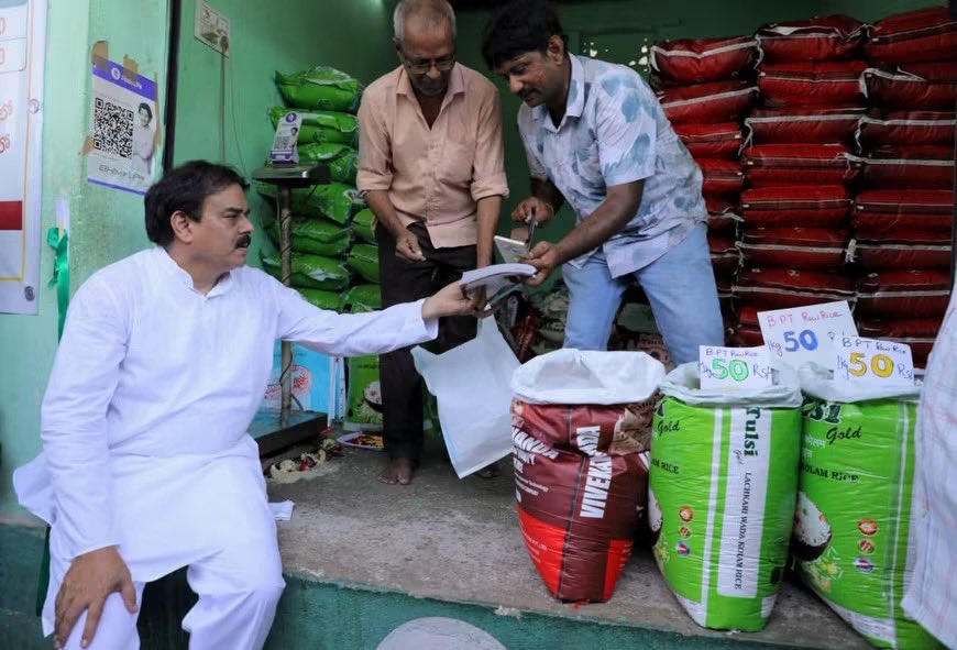 Ram4Janasena's tweet photo. ✍️ ఆంధ్రప్రదేశ్ పౌరసరఫరాల శాఖ మంత్రి నాదెండ్ల మనోహర్ గారి ఆధ్వర్యంలో
➡️ బీపీటీ స్టీమ్ రైస్ – కిలో ₹52
➡️ బీపీటీ పచ్చి బియ్యం (గ్రేడ్-1) – కిలో ₹50
➡️ రైతు బజార్లు, రైస్ మిల్ అవుట్లెట్ల ద్వారా విక్రయం ప్రారంభం
#NadendlaManohar #APCivilSupplies #RythuBazaar #JanaSenaParty https://t.co/ZnyATgSkY5