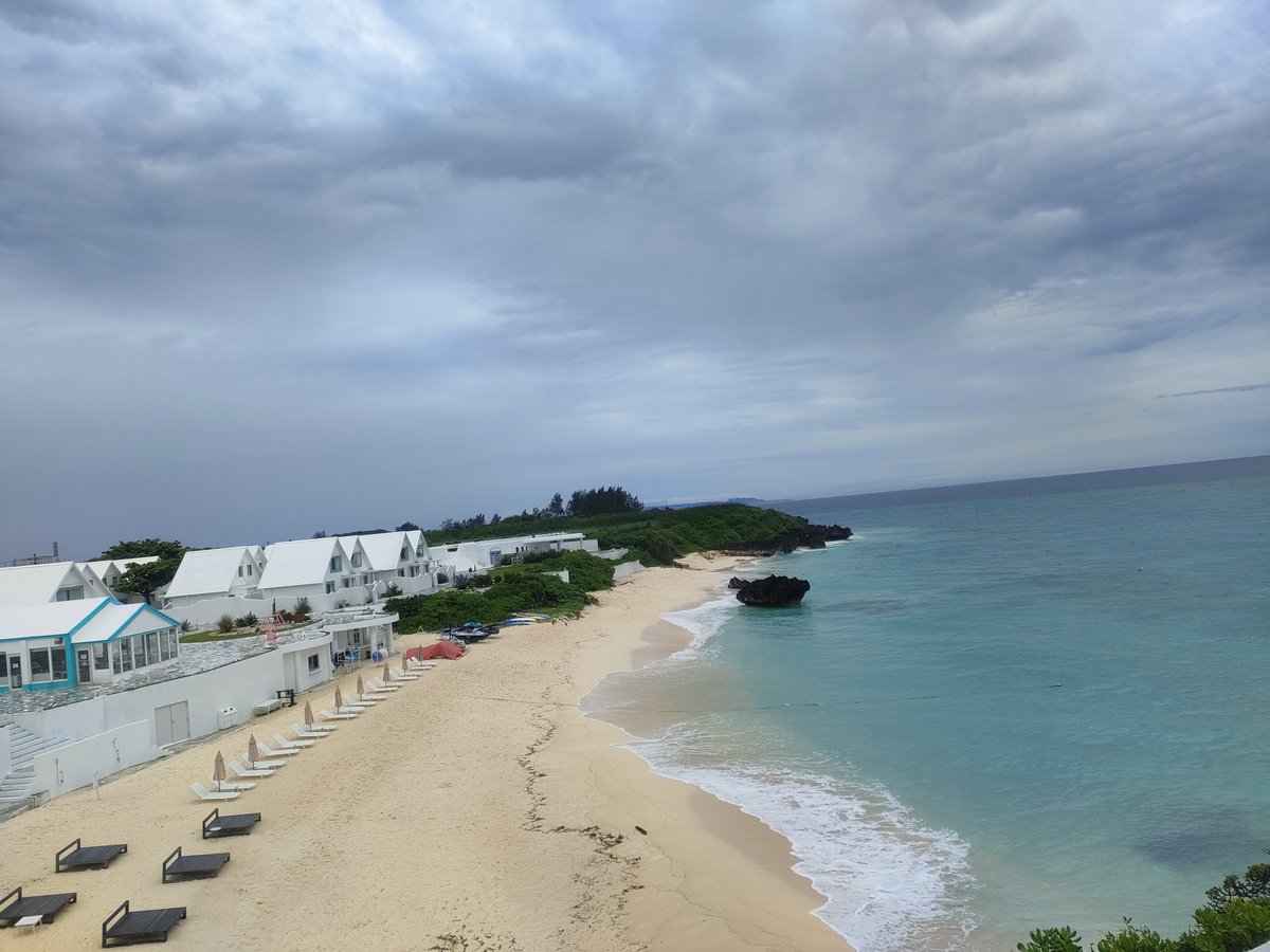 tsukimigumo's tweet photo. 6月の中旬、鹿児島空港から与論島へ。憧れのプリシアリゾートに2泊3日しました。あいにくずっと雨☂️でした。でも百合ヶ浜に渡れたし、シュノーケル楽しかったし、ウミガメちゃんとも泳げました。プリシアリゾートのご飯美味しかった。スタンダードのお部屋もキレイ。でもやっぱり晴れて欲しかったな。 https://t.co/ql3tsFcE5z