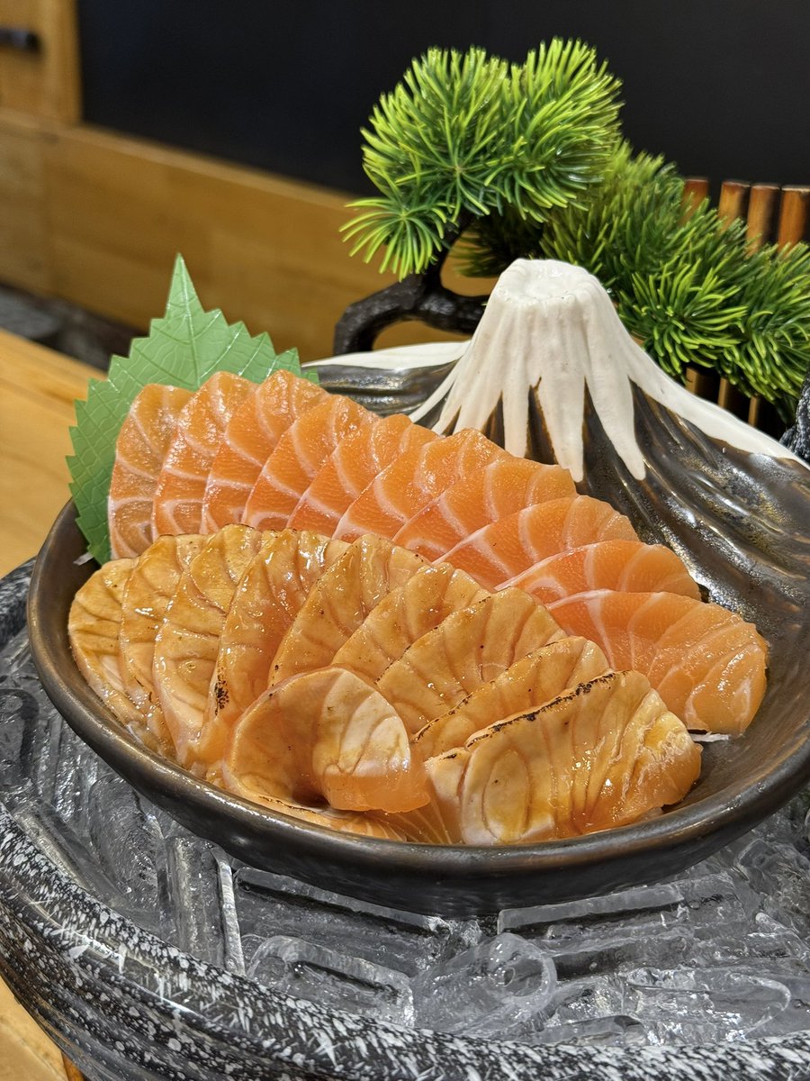 nuchnichk's tweet photo. แซลม่อนจานนี้ 300 บาท ข้าวกับสาหร่ายไม่อั้น ห่อเอาเอง

📍 Tomomi Sushi https://t.co/S3Yr7my5tH