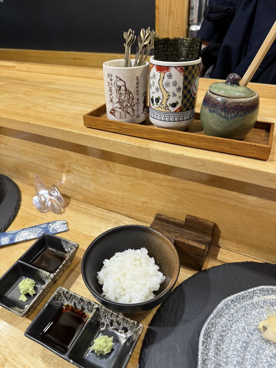 nuchnichk's tweet photo. แซลม่อนจานนี้ 300 บาท ข้าวกับสาหร่ายไม่อั้น ห่อเอาเอง

📍 Tomomi Sushi https://t.co/S3Yr7my5tH