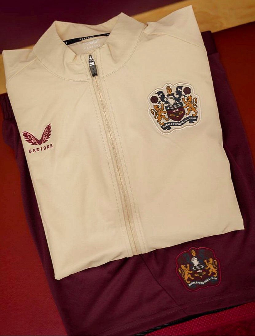OfficialVizeh's tweet photo. I understand for marketing reasons etc that the current badge is better but…

I speak on behalf of all Burnley fans, please make this the permanent crest

Kind regards 
Everyone https://t.co/6nOU8KVNK0