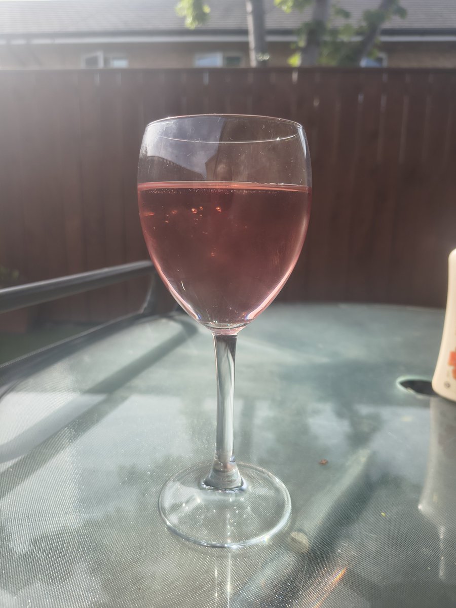 RachelUnwi4891's tweet photo. @JDepp64462 Chill with a glass of wine 🍷 https://t.co/IeRMuIFy4K