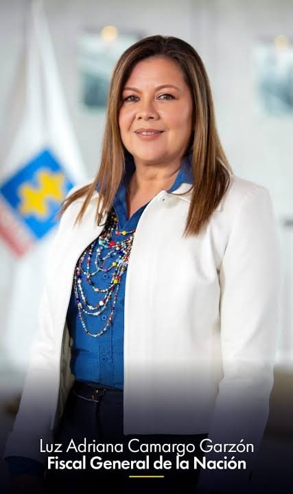MarxCarl7's tweet photo. Lección para ser un corrupto exitoso :
Si quiere saquear un país sin estrés, cuente antes con un fiscal y un procurador qué miren para otro lado.   Atte petro https://t.co/MFgd408893