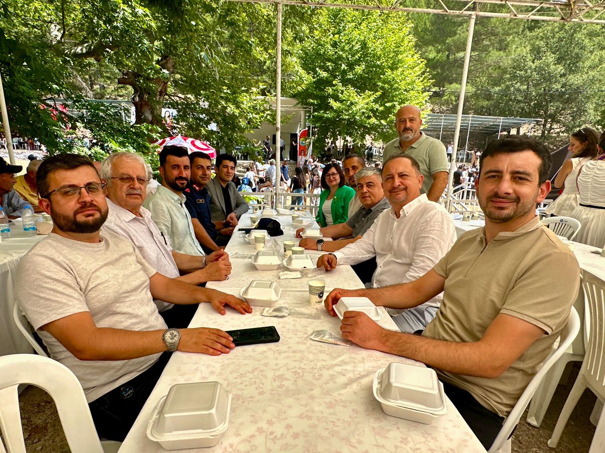 halisgundogdu's tweet photo. 55. Cevizli Ayran Festivali vesilesiyle Keten Deresi’nde; İlçe Koordinatörümüz Özgür Özbek, Enes Çimen, teşkilat mensuplarımız ile birlikte hemşehrilerimizle bir araya gelmenin mutluluğunu yaşadık.

Muhabbetiyle gönlümüzü ısıtan, birlik ve beraberliğimizi güçlendiren tüm hemşehrilerimize gönülden teşekkür ediyorum. Nice güzel buluşmalarda yeniden bir araya gelmek dileğiyle. 🇹🇷

@alicetin_07