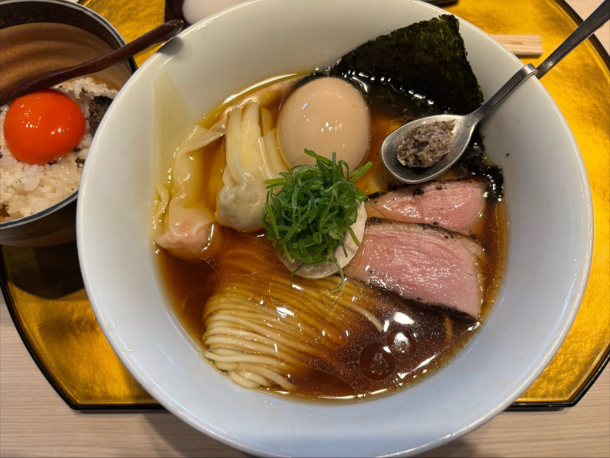111gl3kd's tweet photo. 入鹿TOKYO 最高！！
並びから着丼まで50分かかった😅 https://t.co/tTGyU50M0p