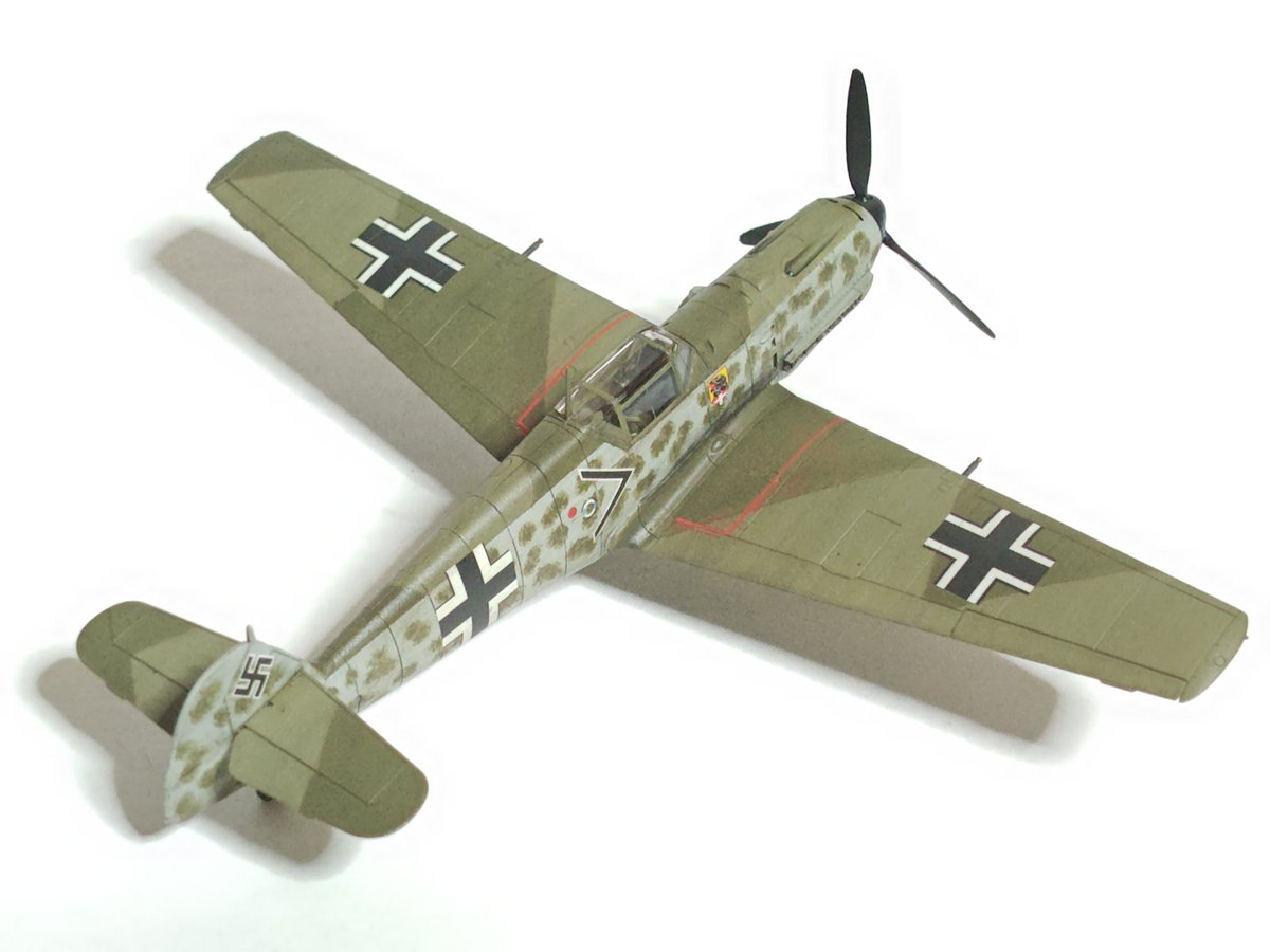 dabababoguja's tweet photo. タミヤ1/72 Bf109E-3を作りました！

今回塗装全てを水性筆塗りでチャレンジしてみました
調色時は不思議な色だと感じましたが、いざ塗ってみるとなかなかシブい🛩️
E-4/7も並べたい https://t.co/RYsDryT447