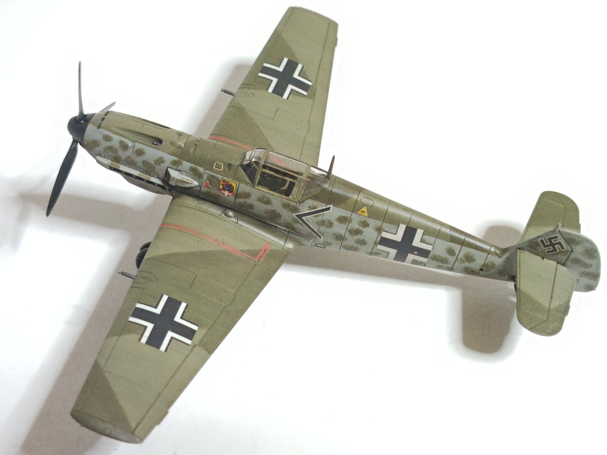 dabababoguja's tweet photo. タミヤ1/72 Bf109E-3を作りました！

今回塗装全てを水性筆塗りでチャレンジしてみました
調色時は不思議な色だと感じましたが、いざ塗ってみるとなかなかシブい🛩️
E-4/7も並べたい https://t.co/RYsDryT447