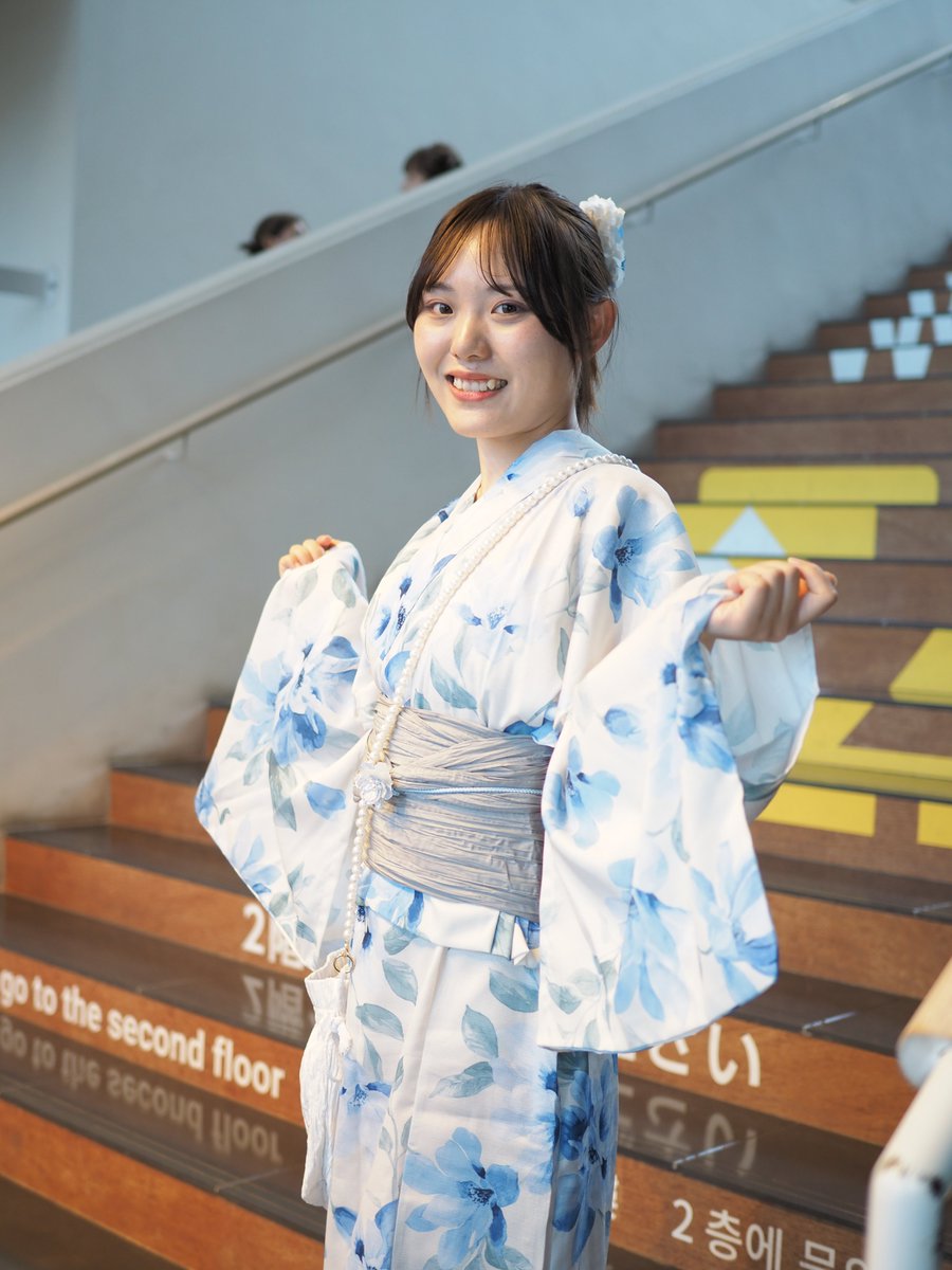 Uu_uU's tweet photo. 2026年08月02日
門司港レトロFMpresents
出張レトロFMもりもりレトロタウン
@  旧大連航路上屋2階

※関門海峡ミュージアム(物販会場)

本日MC担当をしていた藤崎ゆかりさんを撮らせて頂きました🤭
ありがとうございました✨️
@yuka_moccha 

#ポートレート
#浴衣 https://t.co/okiRv7wSlK