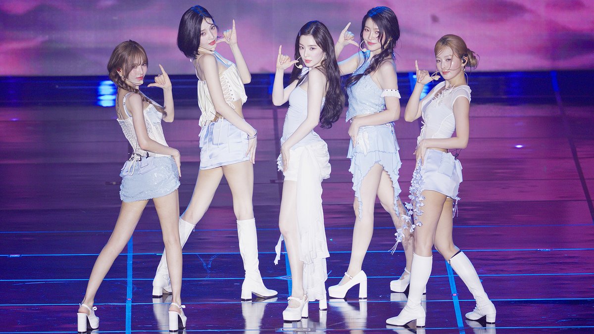 DaftTaengk's tweet photo. 260802 #레드벨벳 #RedVelvet 'Surfin' Boy' 4K 60P 직캠 @ A Day in Red &amp; Velvet by DaftTaengk https://t.co/Hv5rYc1RIx https://t.co/LZVh5lFY0r