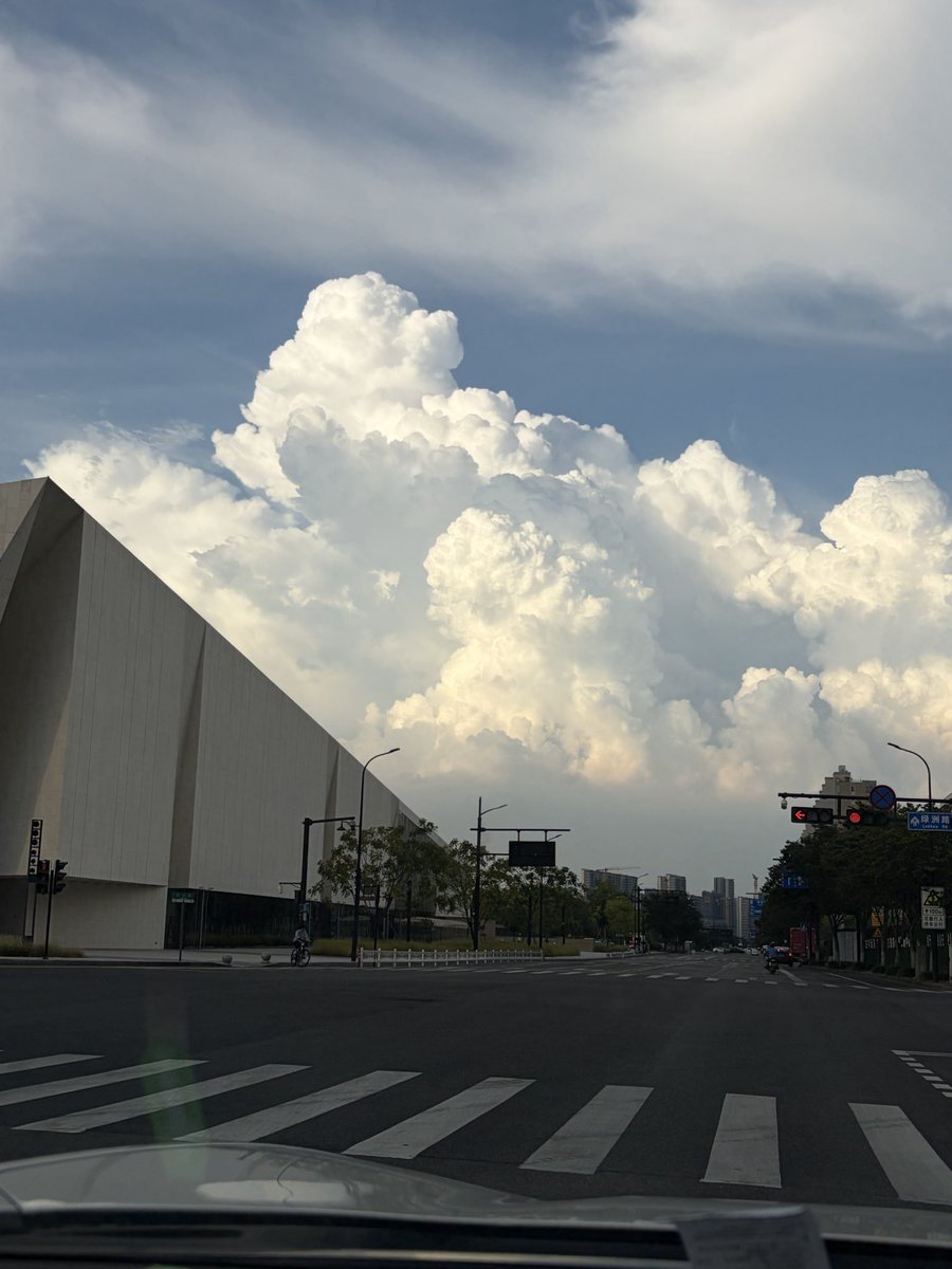 eoobird's tweet photo. 积雨云 https://t.co/nvJXHp1lAx