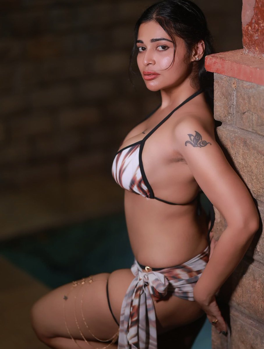 Blueman3v8's tweet photo. Dharsha Gupta 😍

Evening Hotness 💥 https://t.co/uqWJoI42mB
