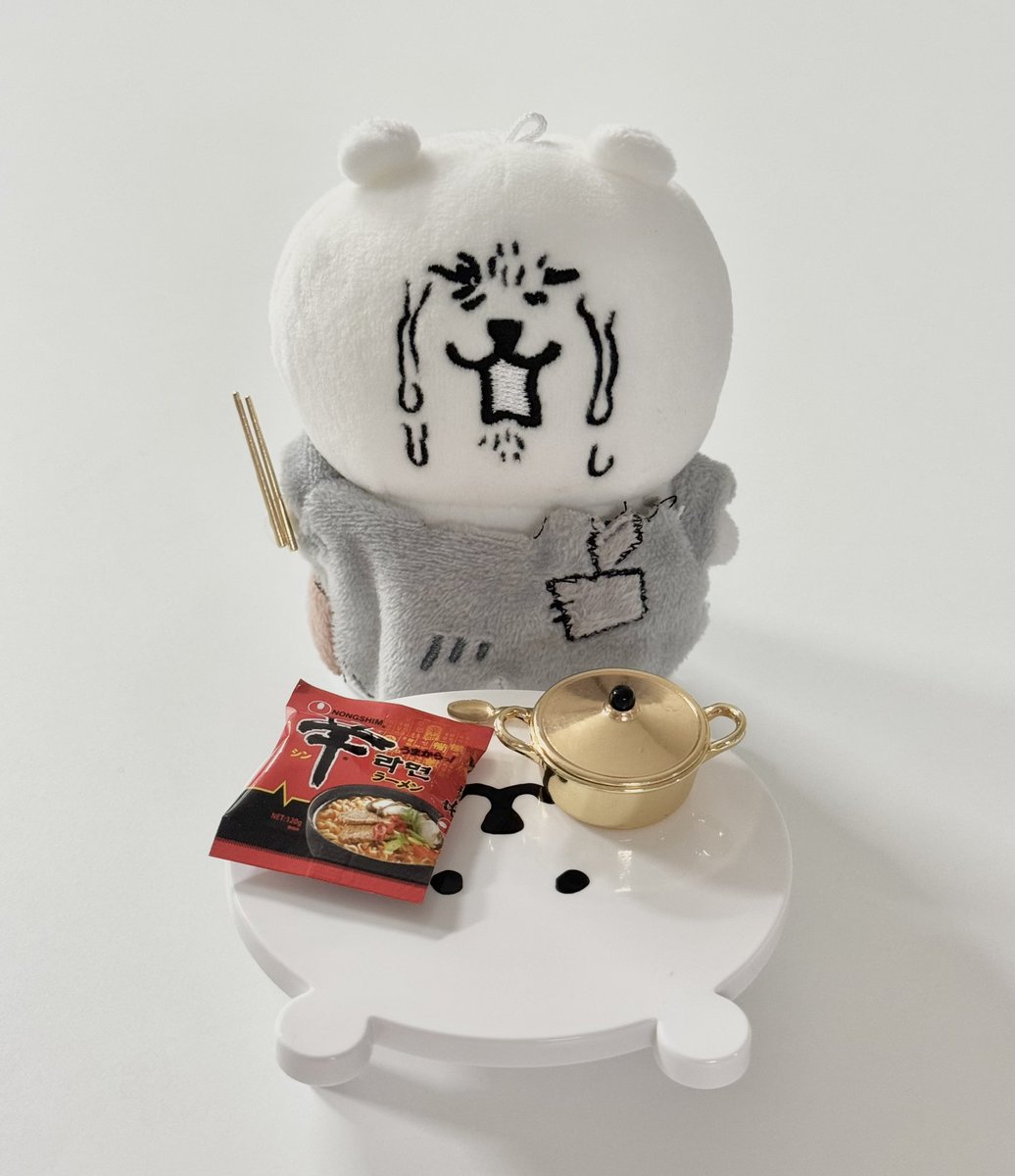 melongomm's tweet photo. 🍜
라면 한 입만 달라고 한건데
왜 우는거야? 
우리 사이에 좀 나눠 먹으면 안돼?? https://t.co/6yqXWRexoT