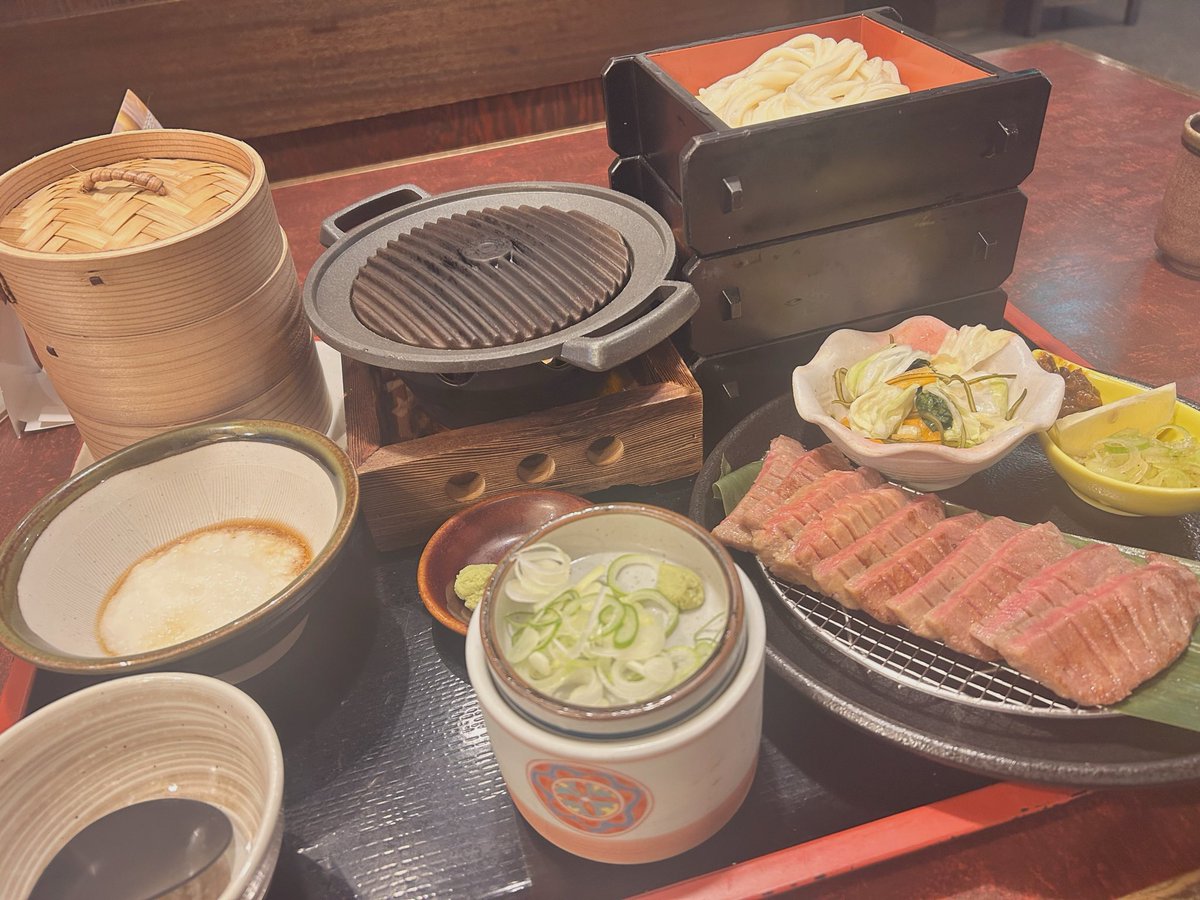 YFsumiko's tweet photo. ぐぅたん🍖(米とうどんはいっぱい頼んだ https://t.co/VeG2FXaXn5
