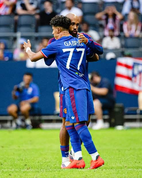 soccer4life133's tweet photo. MATTERS ARISING!!!!

Some Manchester United fans believe J.J. Gabriel should start building muscle now, 
while others think forcing it too early could affect his natural development.
Where do you stand? https://t.co/XwMXgm4ct3