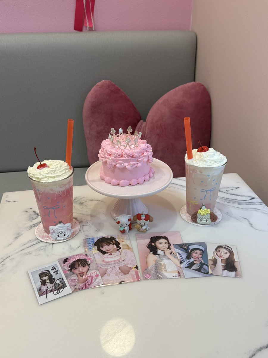 pxrb_nanami's tweet photo. かわいいお店にかわいい子🩷ྀི
ケーキもサイダーもぜーんぶなちゃ色🎀

そろそろ会いたいよ〜🎶

@nanami_pxrb  #かのななみ
@ebichu_staff  #かざみののか https://t.co/J8tGIwSDww