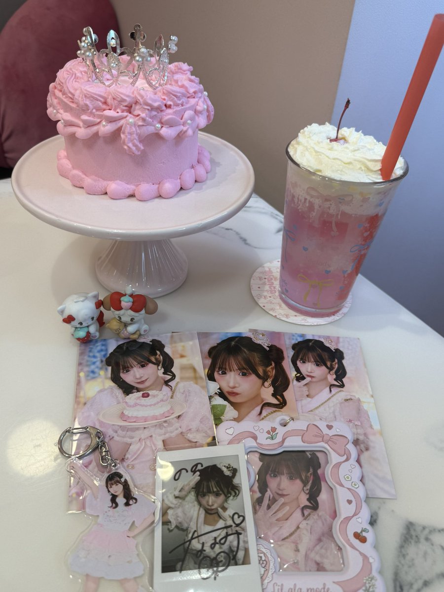 pxrb_nanami's tweet photo. かわいいお店にかわいい子🩷ྀི
ケーキもサイダーもぜーんぶなちゃ色🎀

そろそろ会いたいよ〜🎶

@nanami_pxrb  #かのななみ
@ebichu_staff  #かざみののか https://t.co/J8tGIwSDww