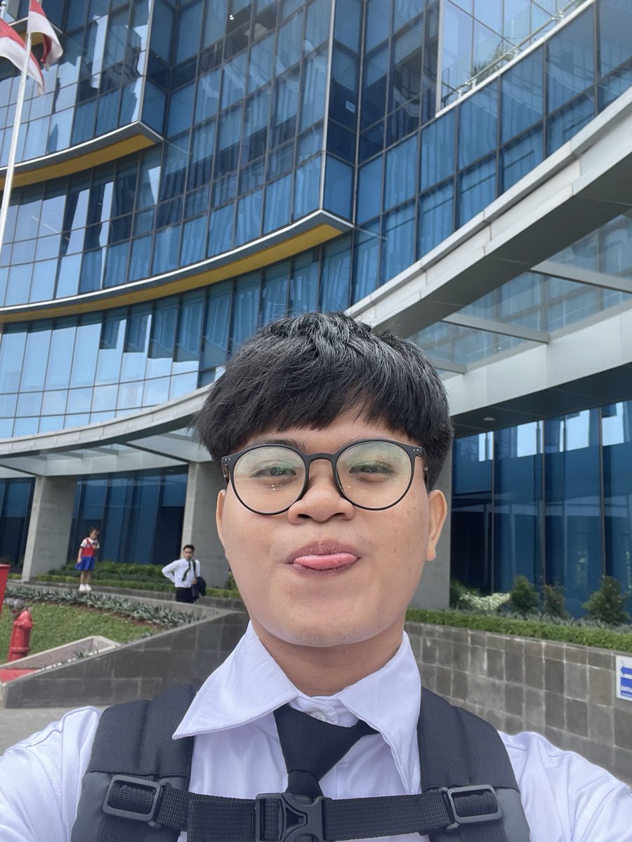 impimennn's tweet photo. P info loker https://t.co/0jXxQjEUxw