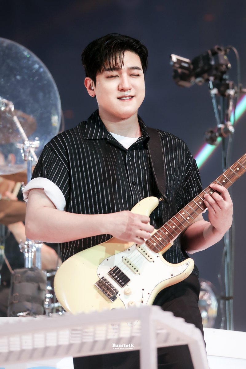 bamtol_6's tweet photo. 260705 The DECADE FINALE
#성진 #박성진 #SUNGJIN #데이식스 #DAY6 https://t.co/zCsG6N85sG