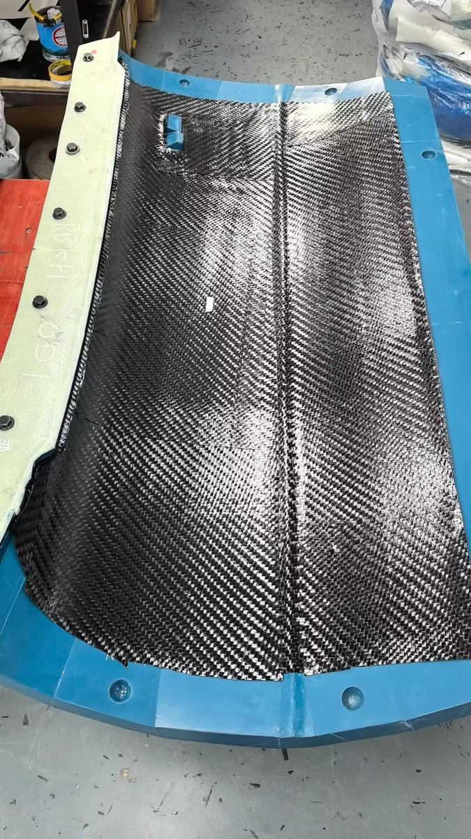 motorzooltd's tweet photo. NAロードスター用
ドライカーボンドア

第一号が近々完成予定
取り付けの確認などを行います。

プリプレグなので、正真正銘の
ドライカーボンであります。 https://t.co/WiahTv379s