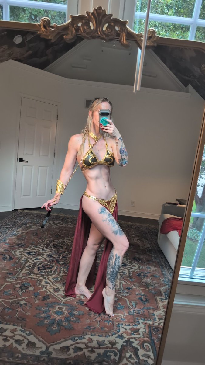 CarmillaVess's tweet photo. This is my first cosplay as a 36 year old! Did I do ok?
#gymtime #gymgirls #fitwomen #fitwoman #muscularwomen #bodyhair #fitness #selfie #smile #armpit #cosplay #starwars #leia https://t.co/1kBrpCxRjB