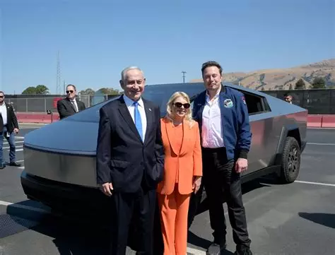 DollyArmy2000's tweet photo. Supporting this 🇮🇱filth in any way should be the worst business decision any cunt could make. https://t.co/U5Te2mWikX