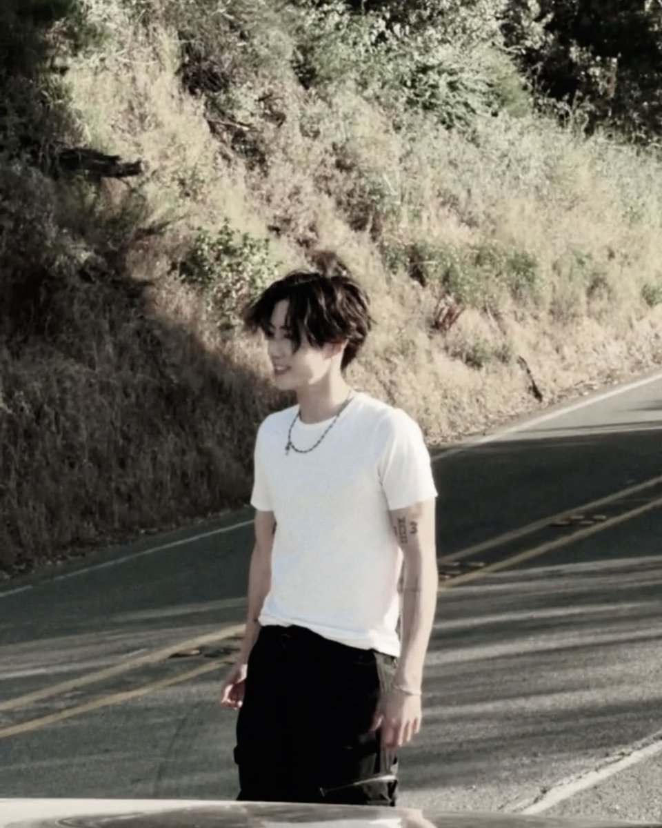 AumYaowalack's tweet photo. 🌾⋆˚⛰️༘♡ 𝘈𝘓𝘖𝘕𝘌 𝘉𝘠 𝘔𝘈𝘙𝘒 𝘛𝘜𝘈𝘕 ♥️⋆｡❀ 𑣲🌊

🎧 https://t.co/YW16oVG62S 

𐔌՞. #MarkTuan #ALONE ˖ ࣪⊹ ՞𐦯 https://t.co/WnitXScn8k