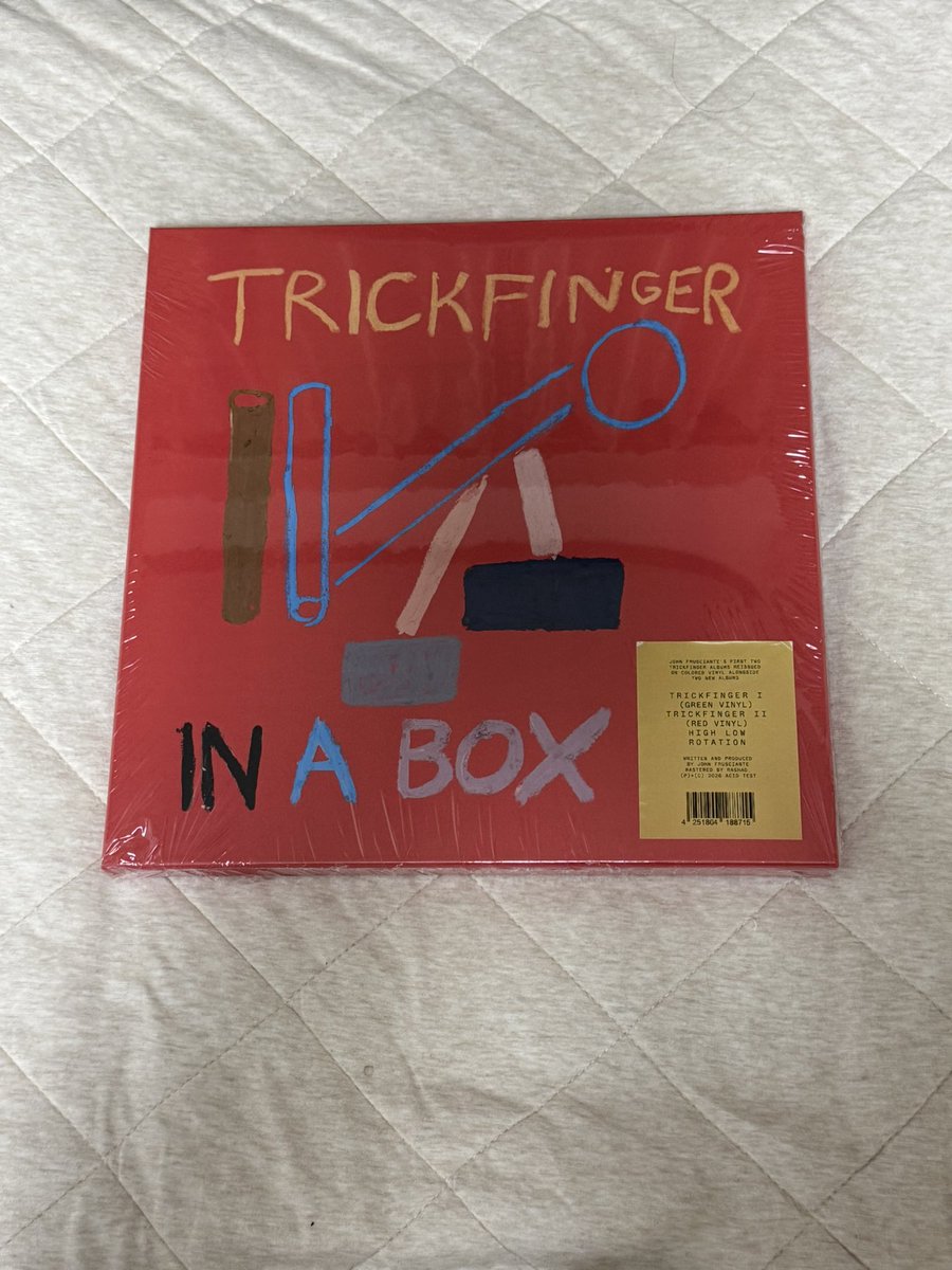 mitora33's tweet photo. 予約したものの入手できないかと思っていたJohn Fruscianteの5枚組LP『In A Box』が届きました🙌
ジョンの文字でいっぱい。中のデザインもいい！

#JohnFrusciante  
#InABox https://t.co/eL5y52Zoxw