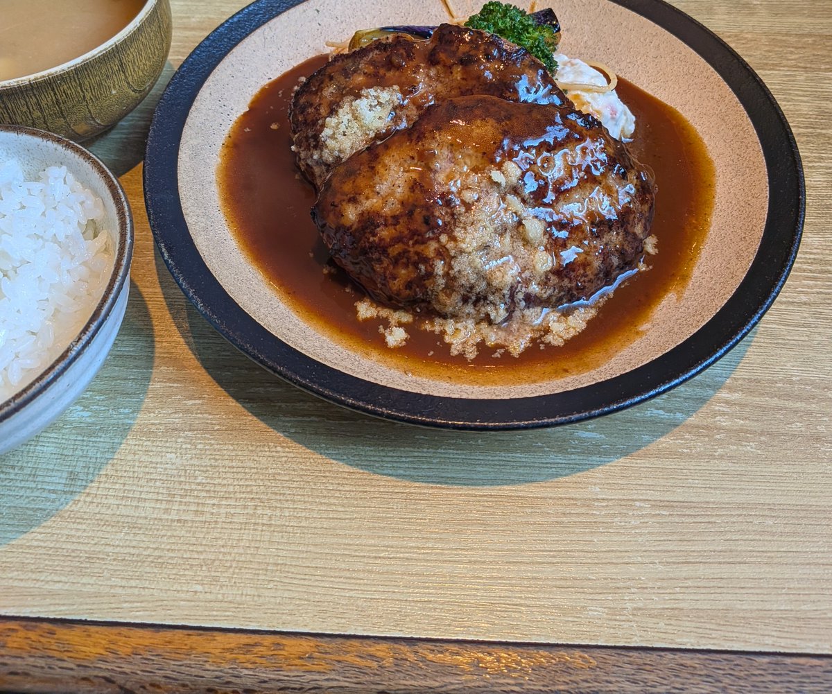 gregrescosco's tweet photo. ハンバーグ美味しかったからご飯２杯いったった。 https://t.co/buwhUw6kLK