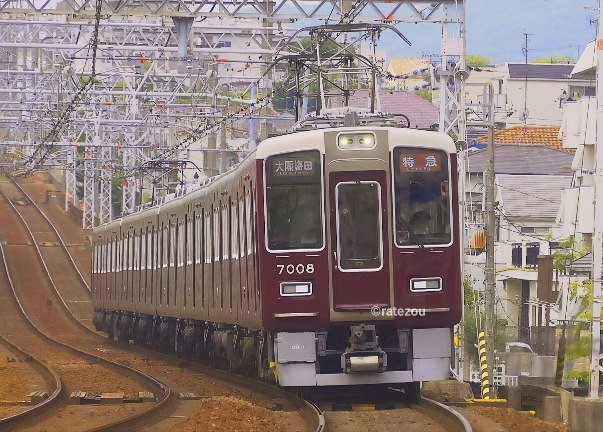 CalsonicR31's tweet photo. 8月2日
今日は阪急神戸線で昨日に車両故障？のため車両交換で出場し、そのまま本日も運用に入った7008Fを撮影。休日には滅多に走らない車両なので記録しておきました。 https://t.co/CPjbbrVrxQ