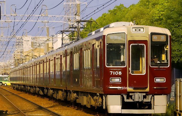 CalsonicR31's tweet photo. 8月2日
今日は阪急神戸線で昨日に車両故障？のため車両交換で出場し、そのまま本日も運用に入った7008Fを撮影。休日には滅多に走らない車両なので記録しておきました。 https://t.co/CPjbbrVrxQ